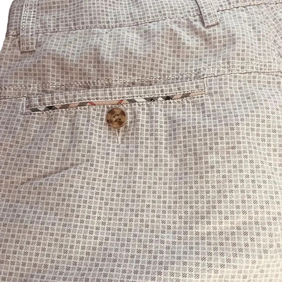 Burberry Men's Cream & Gray Gingham Flat Front Shorts - Picture 11 of 12